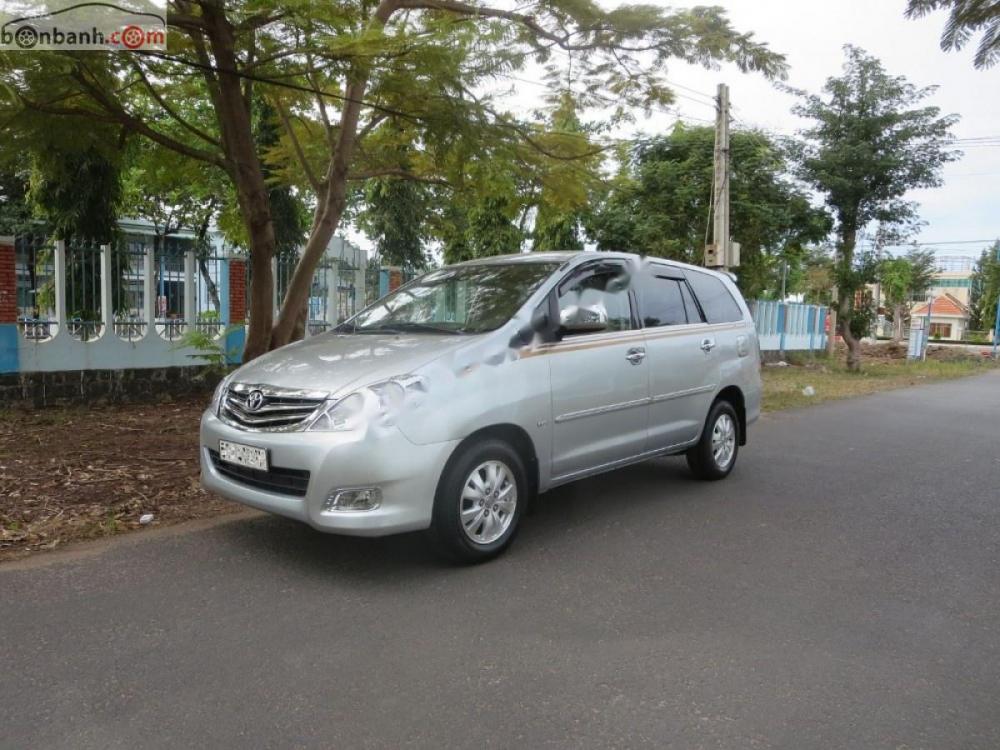 Toyota Innova G 2011 - Bán Toyota Innova G năm sản xuất 2011, màu bạc, xe gia đình, giá tốt