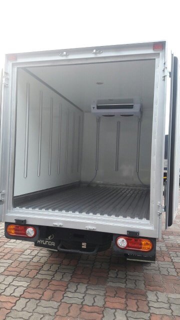 Xe tải 2,5 tấn - dưới 5 tấn 2018 - Dothanh IZ65 Gold Euro4 thùng đông lạnh