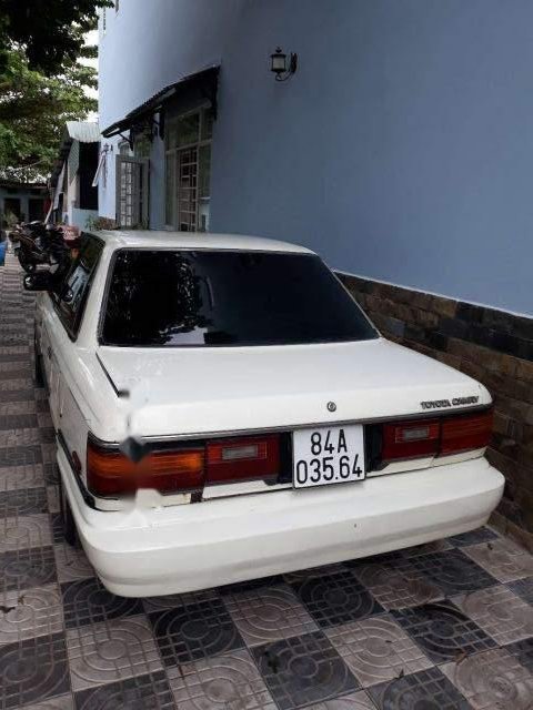 Toyota Camry 1988 - Cần bán lại xe Toyota Camry năm 1988, màu trắng, nhập khẩu