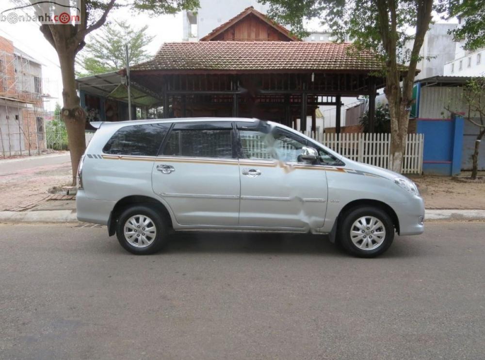 Toyota Innova G 2011 - Bán Toyota Innova G năm sản xuất 2011, màu bạc, xe gia đình, giá tốt