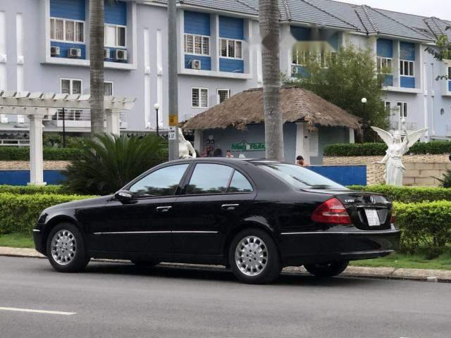 Mercedes-Benz E class  E200 2004 - Bán Mercedes E200 năm 2004, màu đen, xe nhập, 350 triệu