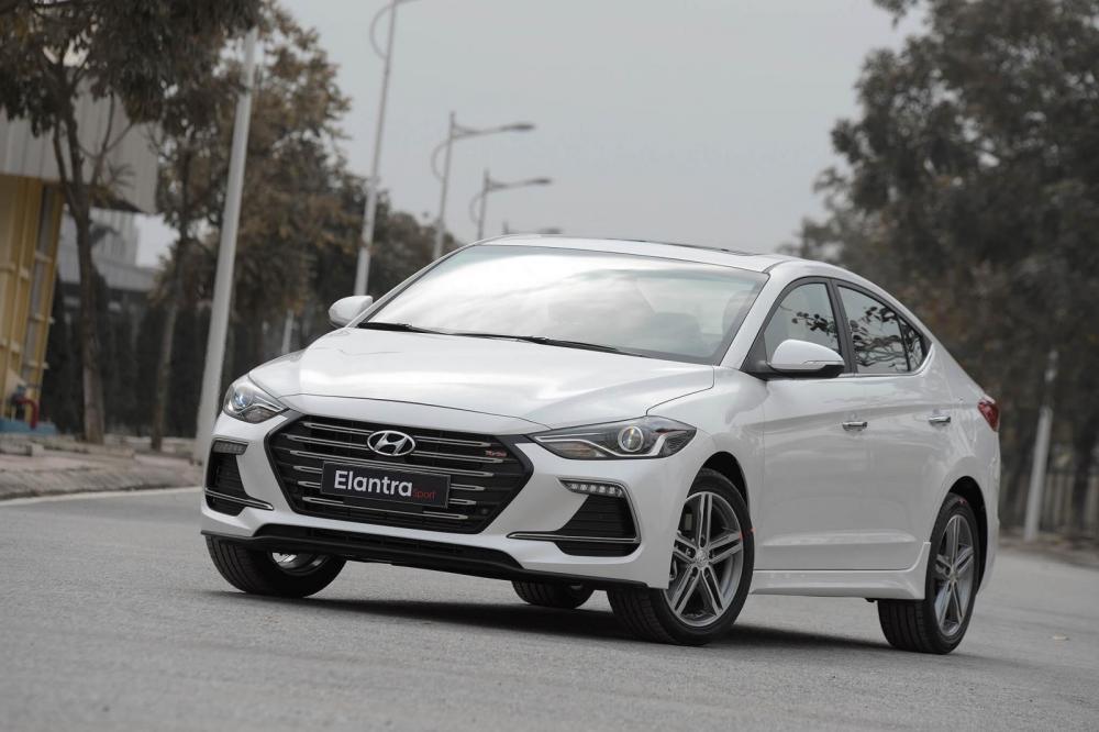 Hyundai Elantra 1.6 2018 - Bán xe Hyundai Elantra 2018, màu trắng