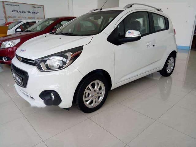 Chevrolet Spark  LT 2018 - Bán xe Chevrolet Spark LT năm 2018, màu trắng