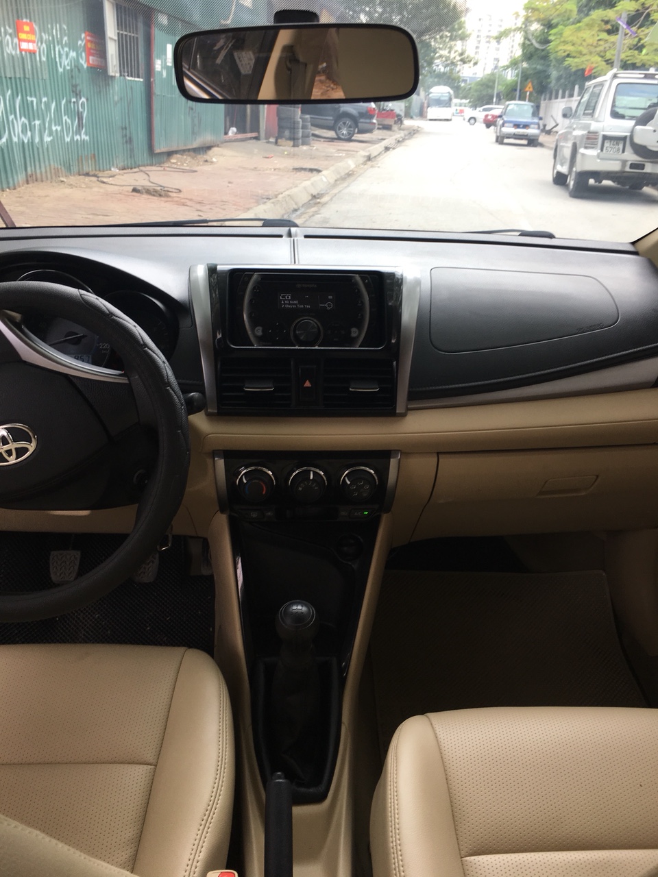 Toyota Vios E 1.5MT 2015 - Bán ô tô Toyota Vios E 1.5MT sản xuất 2015, màu bạc, giá tốt