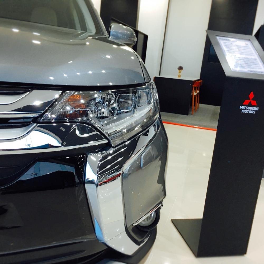 Mitsubishi Outlander 2018 - Bán Mitsubishi Outlander năm 2018 màu xám (ghi), giá 909 triệu