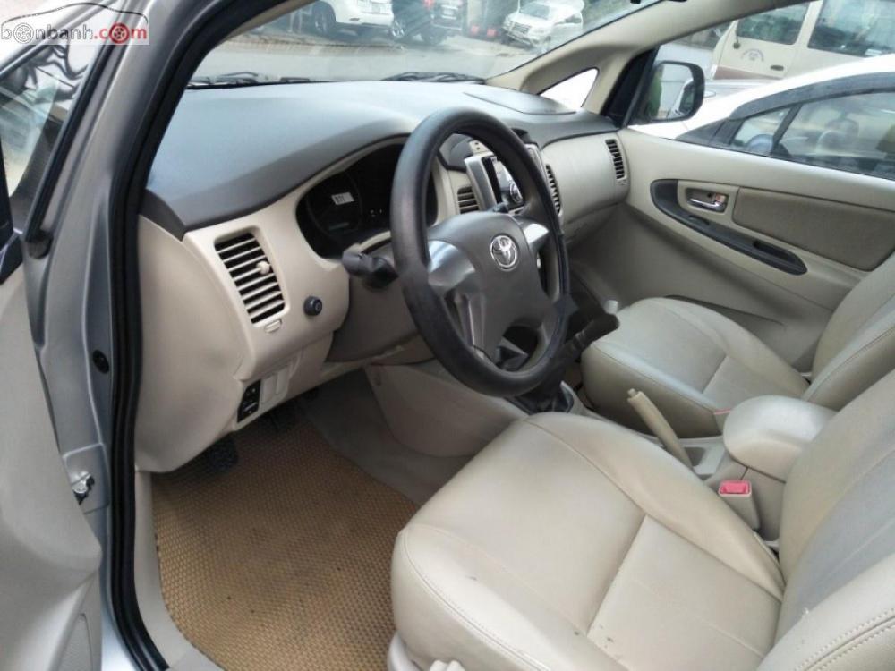 Toyota Innova 2.0E 2016 - Bán Toyota Innova 2.0E 2016, màu bạc