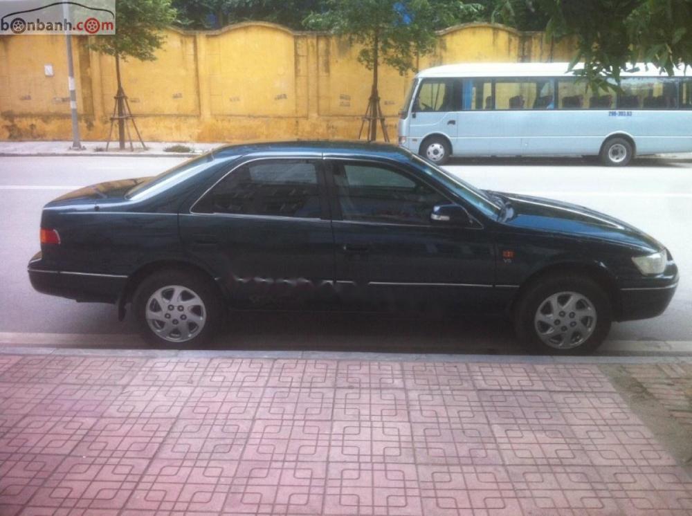 Toyota Camry V6 3.0 2001 - Cần bán gấp Toyota Camry V6 3.0 đời 2001 còn mới, giá tốt