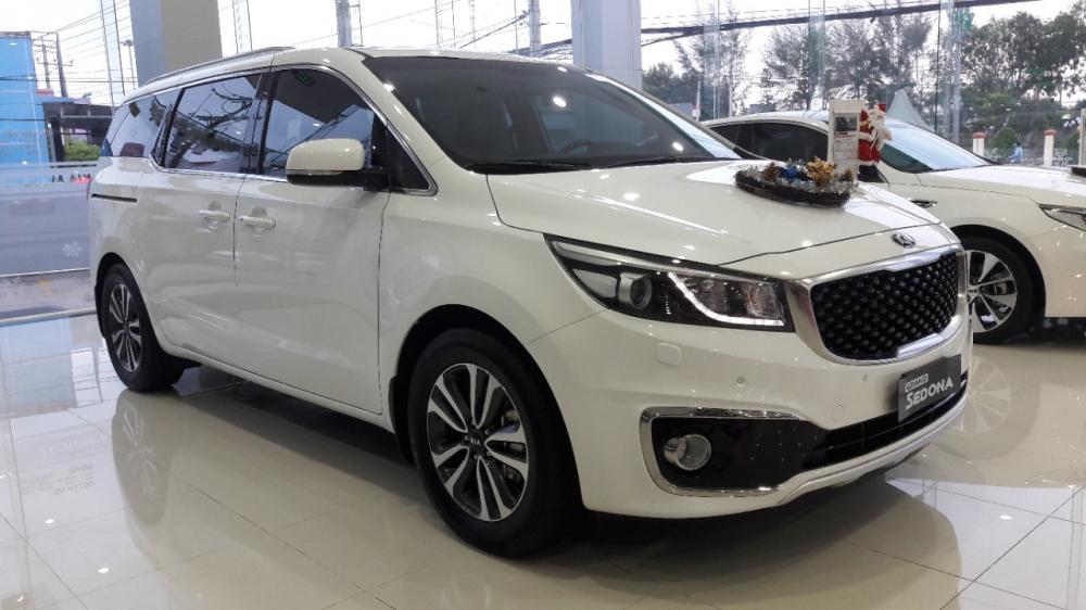 Kia Sedona DATH 2018 - Bán Kia Sedona 2018, hỗ trợ vay 80%, thủ tục nhanh gọn, tặng bảo hiểm thân xe 1 năm