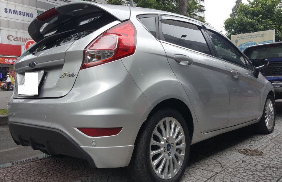 Ford Fiesta 1.0 Ecoboost 2013 - Bán ô tô Ford Fiesta 1.0 Ecoboost đời 2013, màu bạc, giá chỉ 439 triệu, xe chính hãng