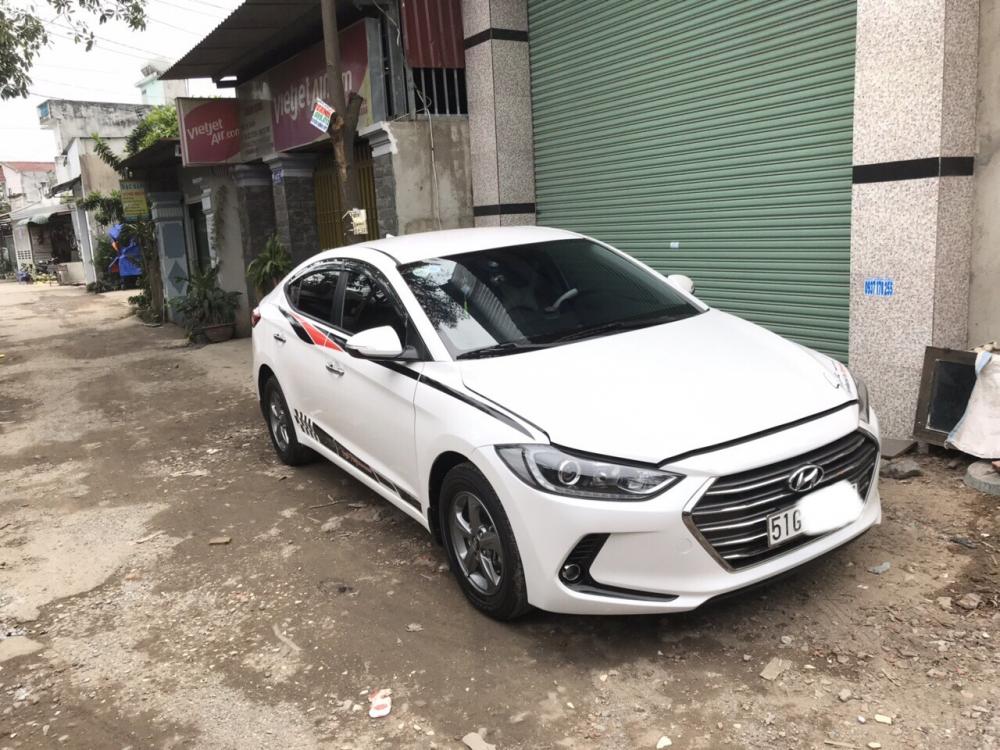 Hyundai Elantra 1.6MT  2017 - Bán Elantra 1.6MT 2017, màu trắng, đúng chất, giá TL, hỗ trợ góp