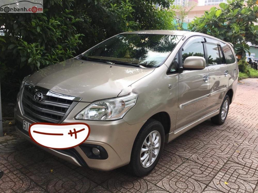 Toyota Innova 2.0E 2014 - Bán xe Toyota Innova 2.0E đời 2014, màu vàng