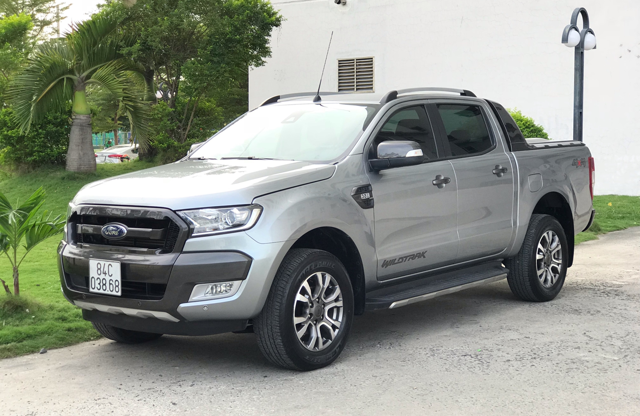 Ford Ranger 3.2AT Wildtrak 2016 - Bán Ford Ranger Wildtrak 3.2AT 03/2016 màu xám titan, một chủ