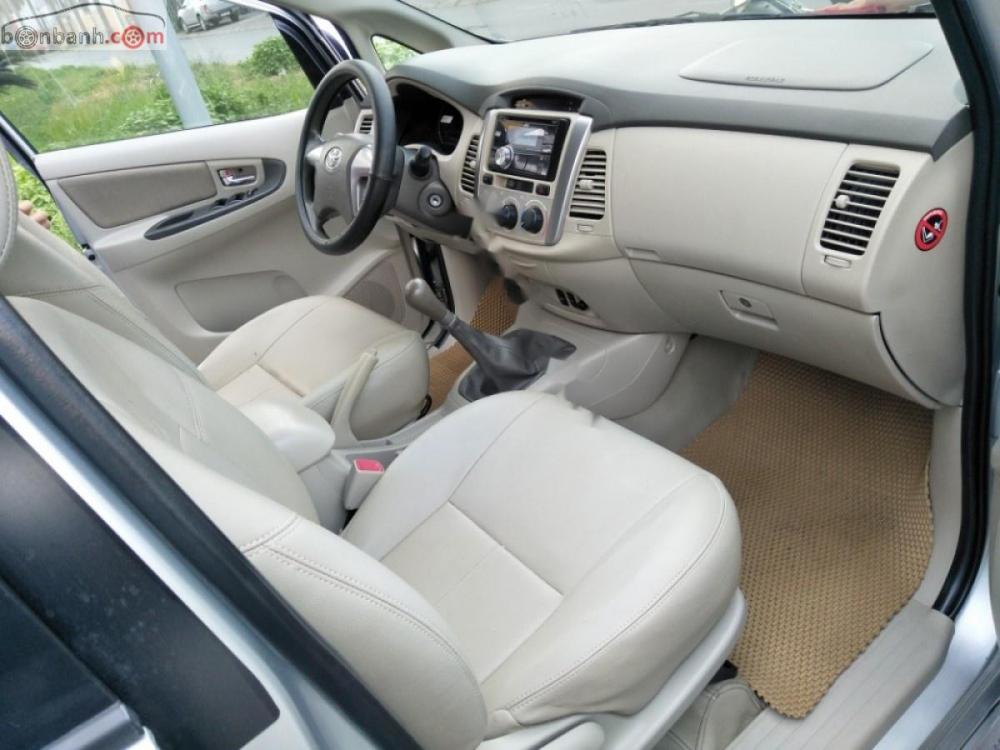 Toyota Innova 2.0E 2016 - Bán Toyota Innova 2.0E 2016, màu bạc