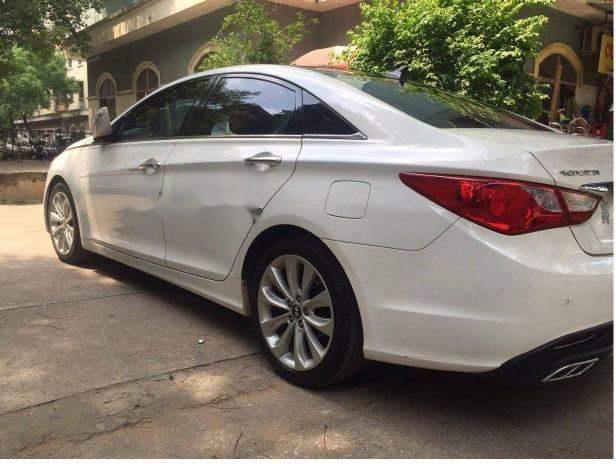 Hyundai Sonata 2010 - Bán xe Hyundai Sonata sản xuất 2010, màu trắng, 565 triệu