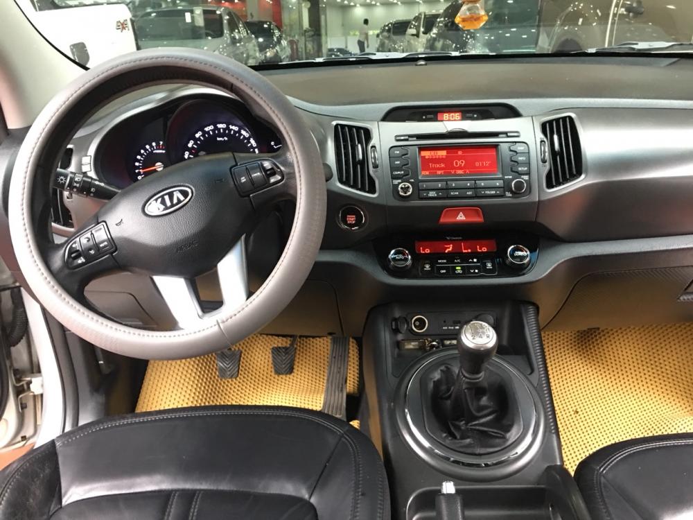 Kia Sportage 2010 - Cần bán lại xe Kia Sportage đời 2010, màu bạc, nhập khẩu