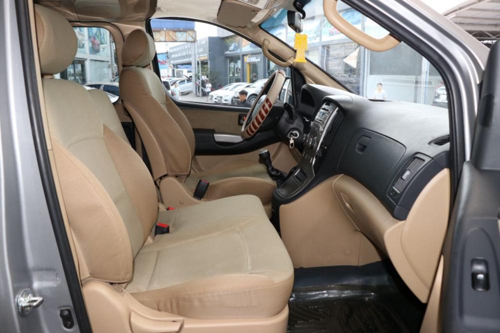 Hyundai Starex 2.5MT 2015 - Cần bán Hyundai Starex 2.5MT sản xuất 2015, màu xám (ghi), nhập khẩu nguyên chiếc, giá tốt