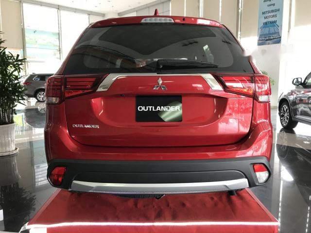 Mitsubishi Outlander 2018 - Bán xe Mitsubishi Outlander sản xuất năm 2018, màu đỏ, 808 triệu