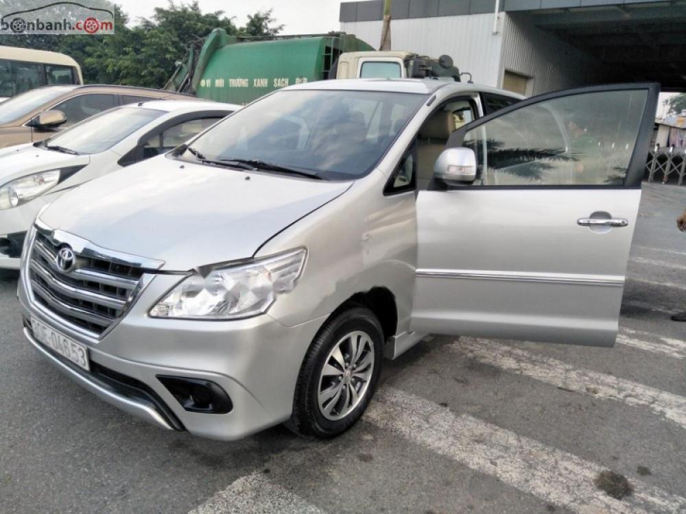 Toyota Innova 2.0E 2016 - Bán Toyota Innova 2.0E 2016, màu bạc