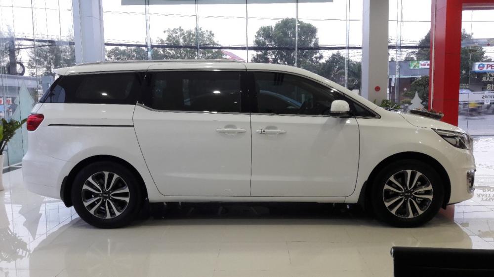 Kia Sedona DATH 2018 - Bán Kia Sedona 2018, hỗ trợ vay 80%, thủ tục nhanh gọn, tặng bảo hiểm thân xe 1 năm