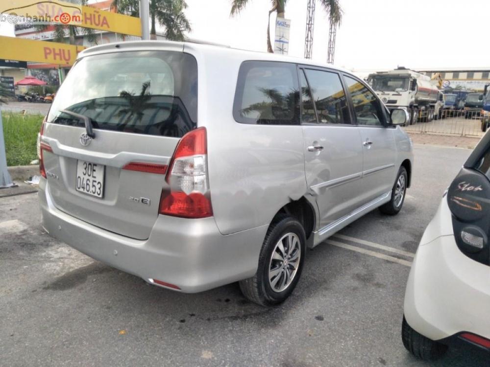 Toyota Innova 2.0E 2016 - Bán Toyota Innova 2.0E 2016, màu bạc