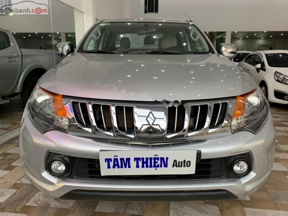 Mitsubishi Triton 4x2 AT 2015 - Bán Mitsubishi Triton 4x2 AT sản xuất 2015, màu bạc, xe nhập, xe gia đình