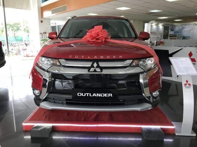 Mitsubishi Outlander 2018 - Bán xe Mitsubishi Outlander sản xuất năm 2018, màu đỏ, 808 triệu