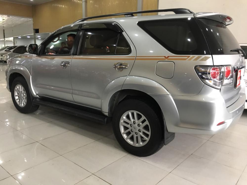 Toyota Fortuner 2.5G 2014 - Cần bán xe Toyota Fortuner 2.5G 2014, màu bạc, giá chỉ 815 triệu