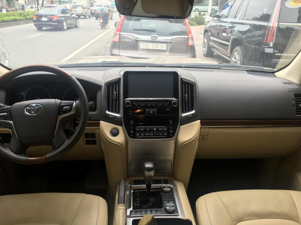 Toyota Land Cruiser VX 4.6  2016 - Bán xe Toyota Land Cruiser VX 4.6 đời 2017, màu vàng, nhập khẩu nguyên chiếc