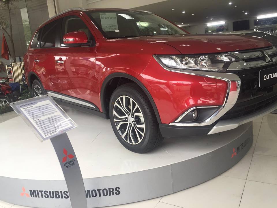 Mitsubishi Outlander 2.0 2018 - Bán Mitsubishi Outlander năm 2018, màu đỏ, Chỉ cần trả trước 170 triệu bạn sẽ sở hữu xe - LH Yến 0968.660.828