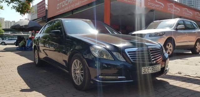 Mercedes-Benz E class E200 2012 - Bán ô tô Mercedes E200 sản xuất năm 2012, màu đen còn mới, giá chỉ 910 triệu