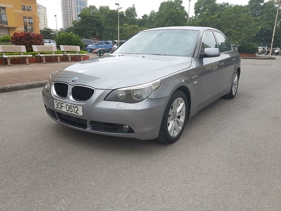 BMW 5 Series 525i 2004 - Cần bán xe BMW 5 Series sản xuất năm 2004, màu xám (ghi)