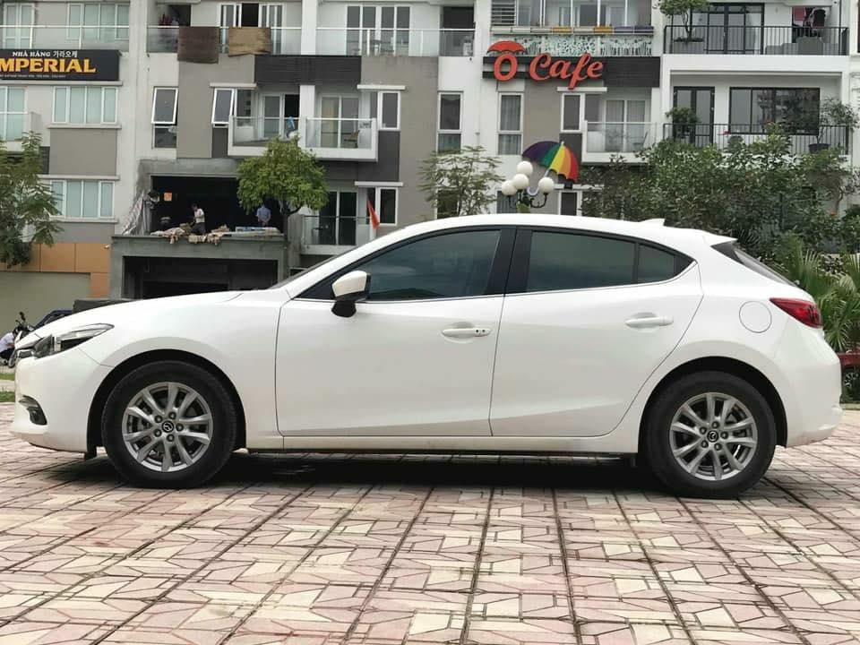 Mazda 3 Facelift  2017 - Bán ô tô Mazda 3 Facelift Hatchback đời 2017, màu trắng, 695 triệu