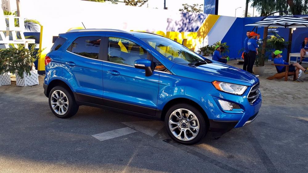 Ford EcoSport Titanium 1.5L AT 2018 - Cần bán EcoSport Titanium 1.5L AT đời 2018, chỉ 720tr lăn bánh, KM bảo hiểm thân vỏ, LH 0969016692. Nhận giá tốt