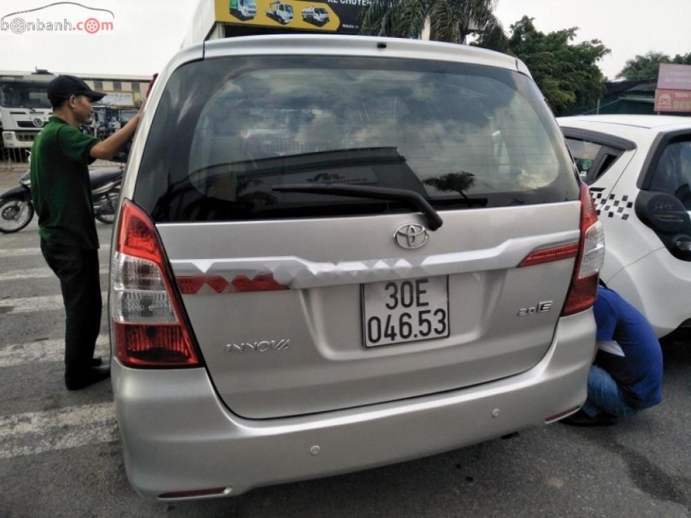 Toyota Innova 2.0E 2016 - Bán Toyota Innova 2.0E 2016, màu bạc