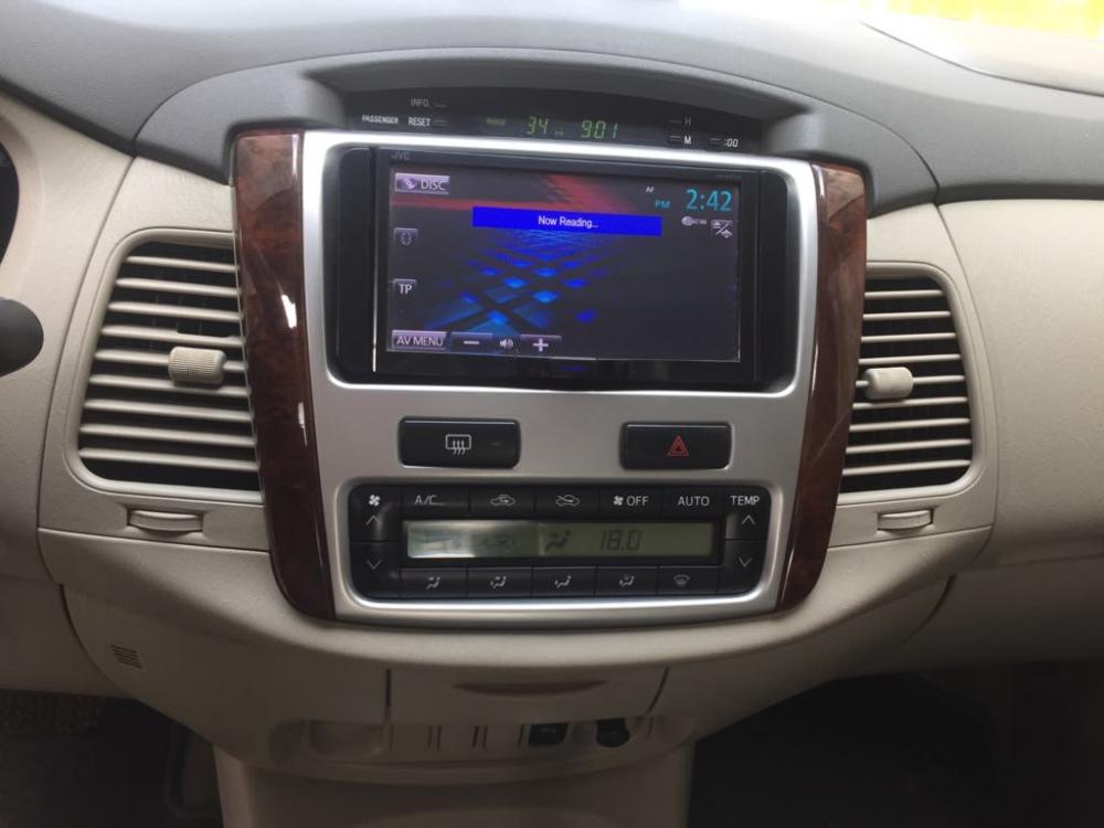 Toyota Innova V  2012 - Bán xe Toyota Innova V sản xuất 2012, màu bạc