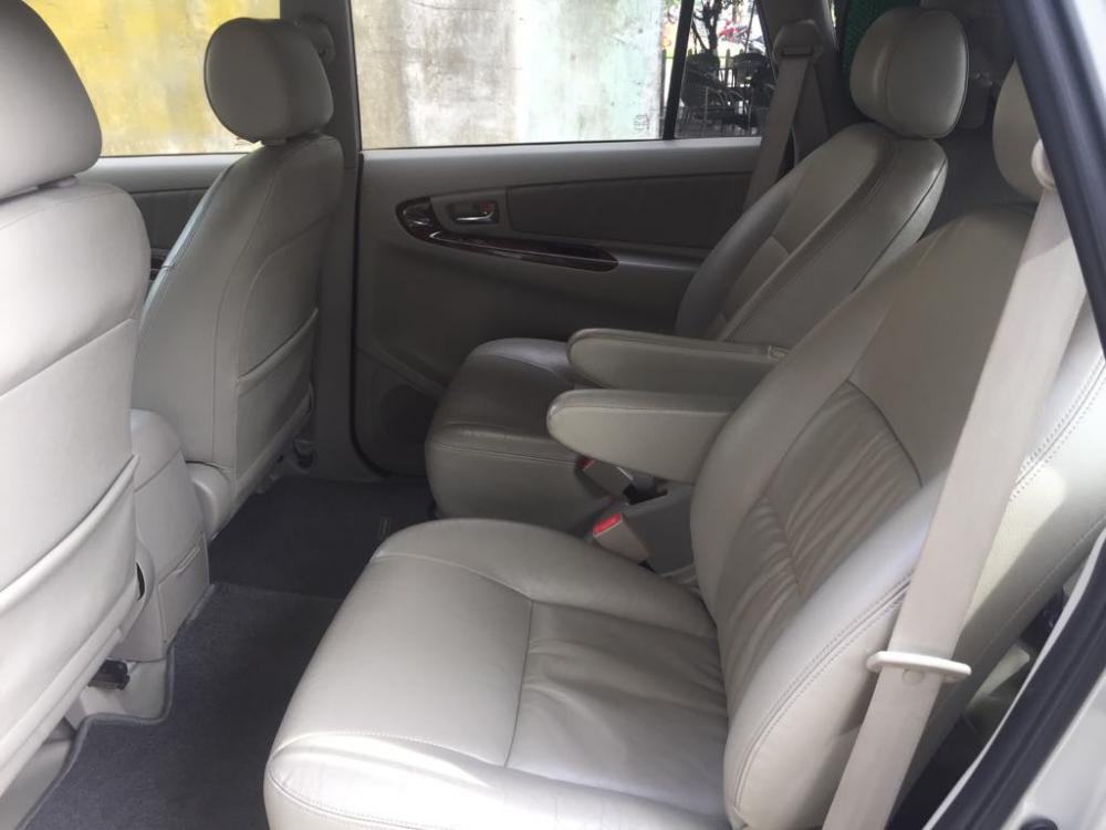 Toyota Innova V  2012 - Bán xe Toyota Innova V sản xuất 2012, màu bạc