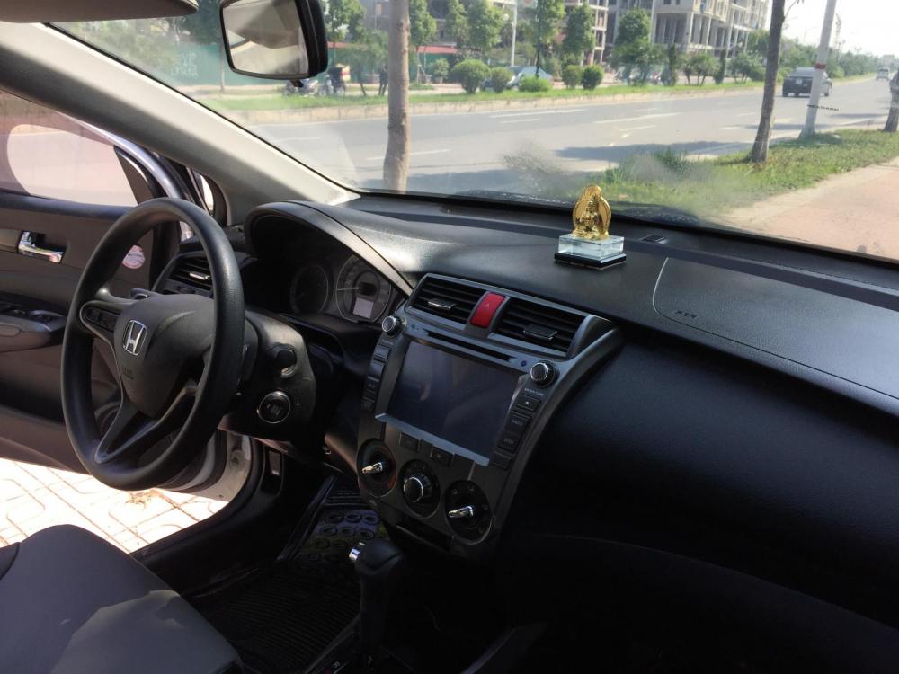 Honda City  1.5AT 2013 - Bán xe HonDa City 1.5AT màu trắng, SX: T12/2013, số tự động, máy ECO rất tiết kiệm