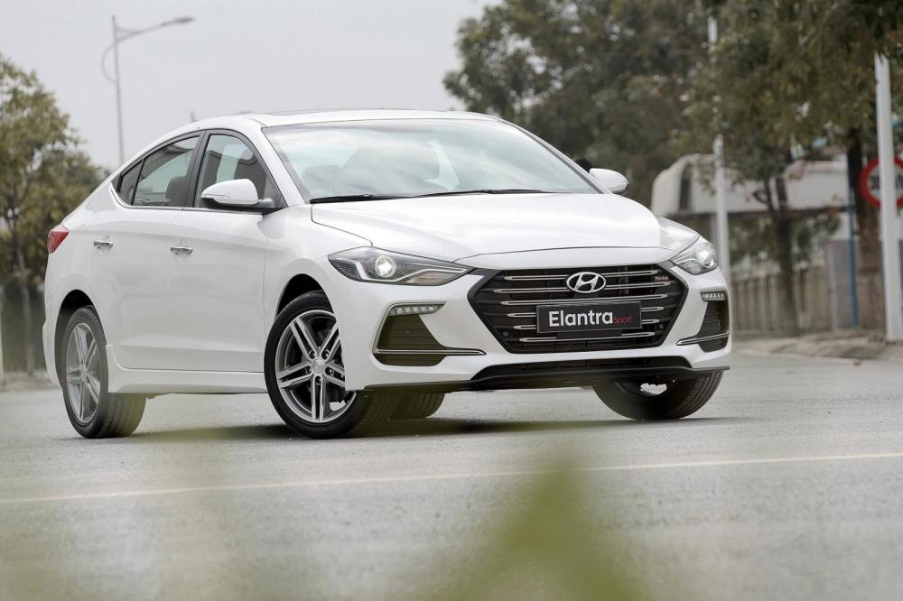 Hyundai Elantra 1.6 2018 - Bán xe Hyundai Elantra 2018, màu trắng