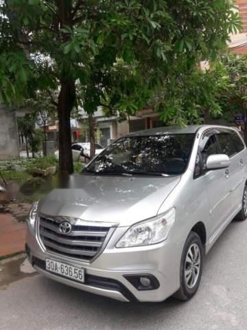 Toyota Innova 2015 - Bán ô tô Toyota Innova 2015, màu bạc số sàn, 595 triệu