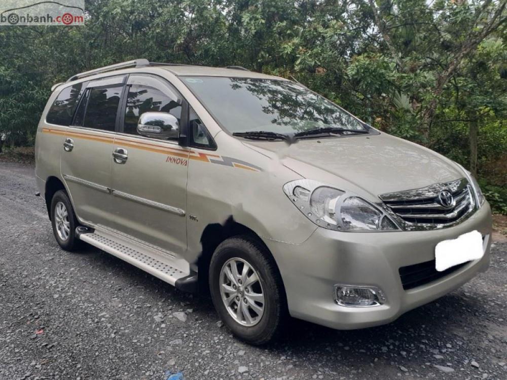 Toyota Innova 2.0J 2006 - Cần bán lại xe Toyota Innova 2.0J sản xuất năm 2006, xe gia đình