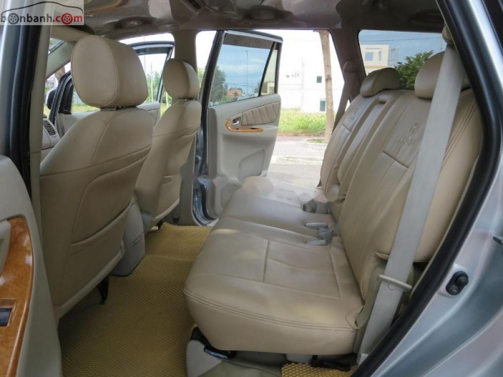 Toyota Innova G 2011 - Bán Toyota Innova G năm sản xuất 2011, màu bạc, xe gia đình, giá tốt