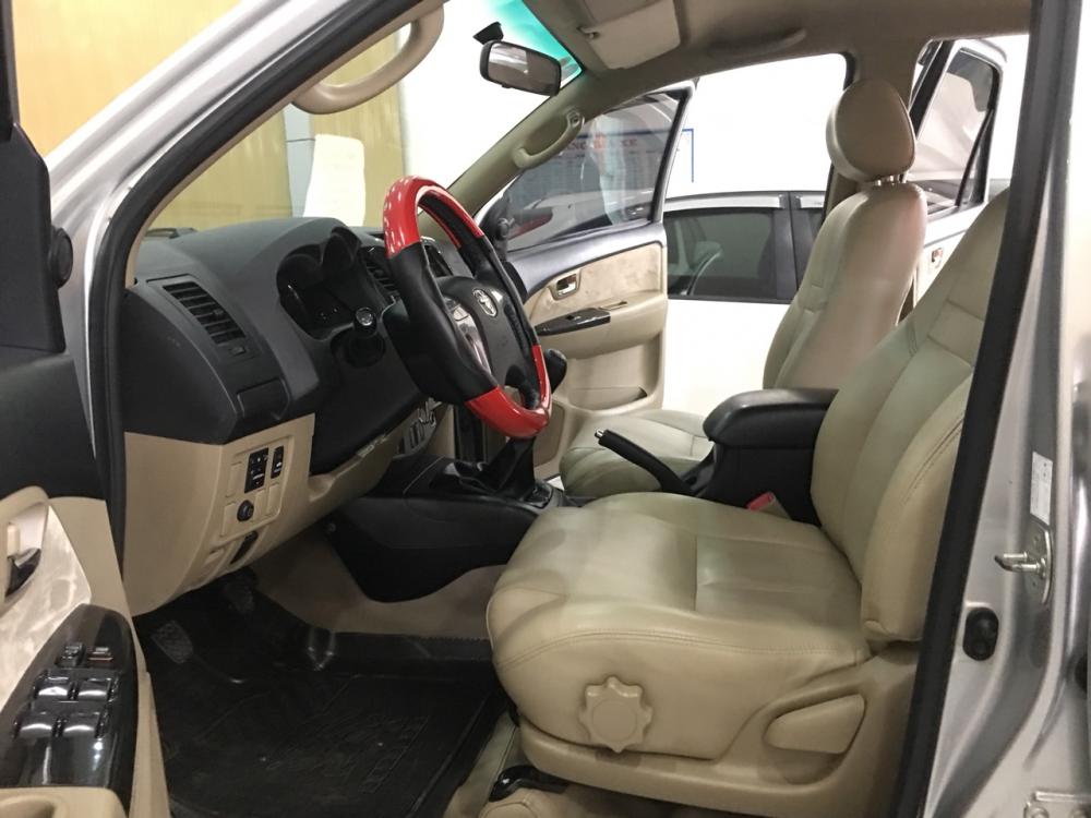 Toyota Fortuner 2.5G 2014 - Cần bán xe Toyota Fortuner 2.5G 2014, màu bạc, giá chỉ 815 triệu