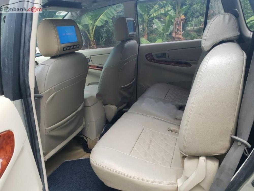 Toyota Innova 2.0J 2006 - Cần bán lại xe Toyota Innova 2.0J sản xuất năm 2006, xe gia đình