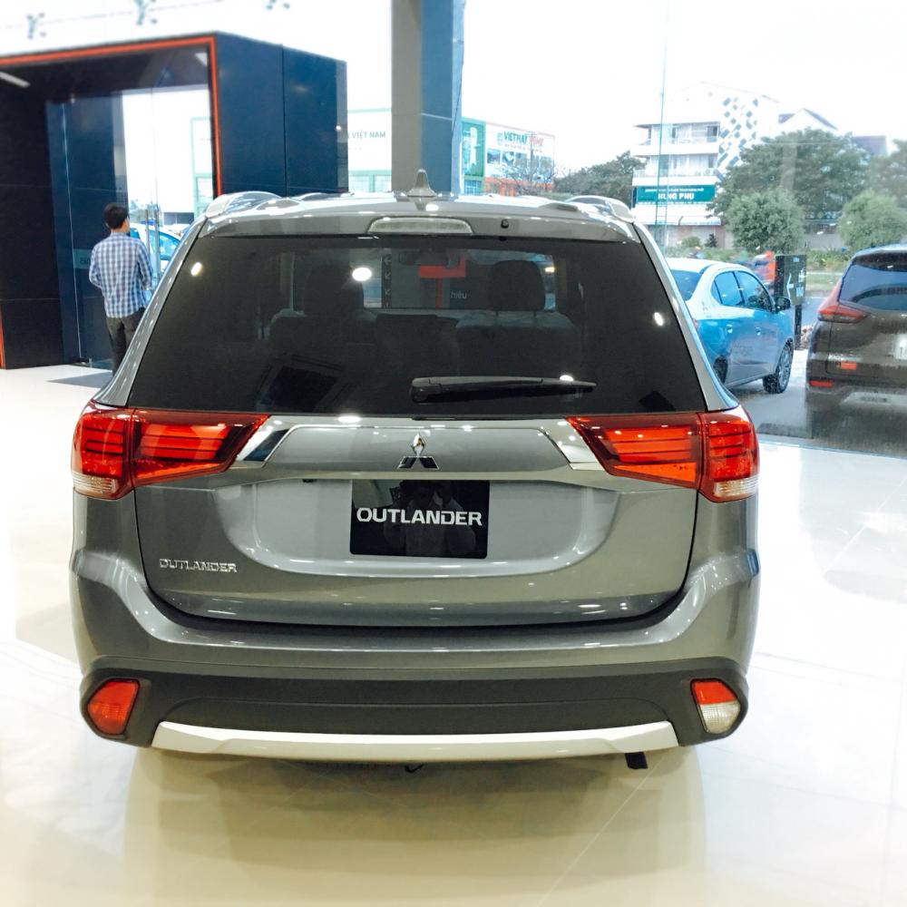 Mitsubishi Outlander 2018 - Bán Mitsubishi Outlander năm 2018 màu xám (ghi), giá 909 triệu