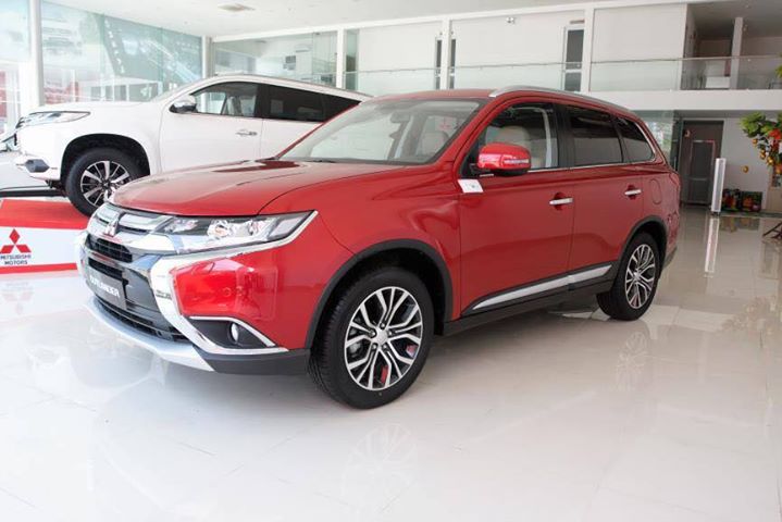 Mitsubishi Outlander 2.0 2018 - Bán Mitsubishi Outlander năm 2018, màu đỏ, Chỉ cần trả trước 170 triệu bạn sẽ sở hữu xe - LH Yến 0968.660.828