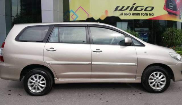 Toyota Innova E 2013 - Bán Toyota Innova E năm sản xuất 2013, màu vàng số sàn, giá 535tr