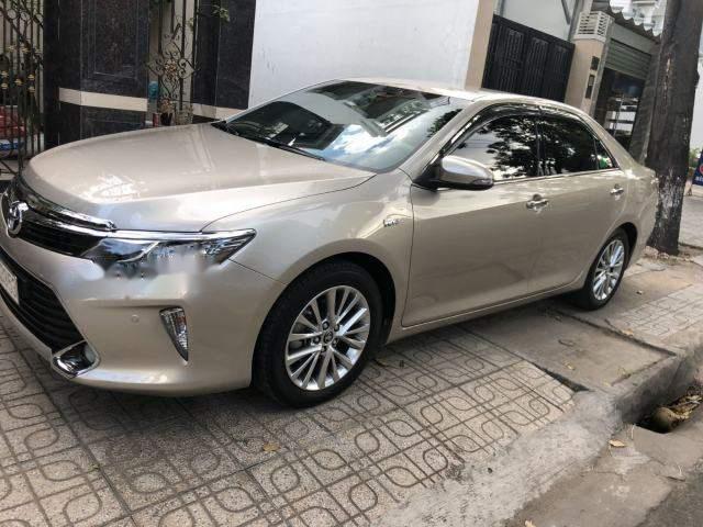 Toyota Camry   2.5Q   2018 - Bán Toyota Camry 2.5Q 2018, màu vàng giá tốt