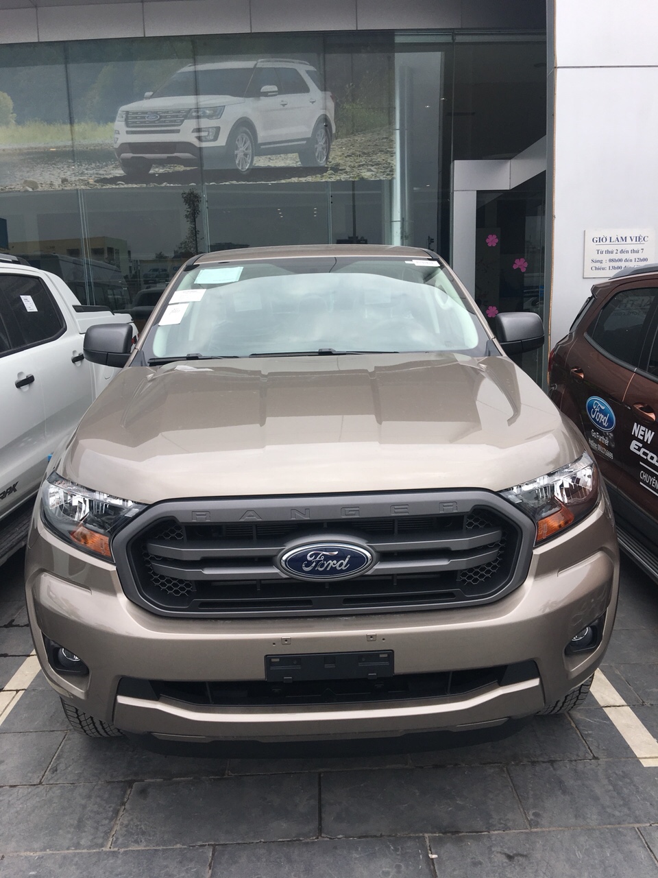Ford Ranger  XLS AT 2.2L 2018 - Bán Ranger XLS AT 2018 đủ màu giao ngay - hỗ trợ trả góp 80% giá trị xe. LH: 0901858386
