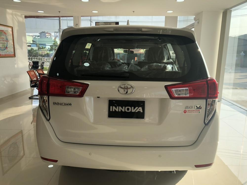 Toyota Innova 2.0V AT 2018 - Bán ô tô Toyota Innova 2.0V AT đời 2019, màu trắng, 946tr