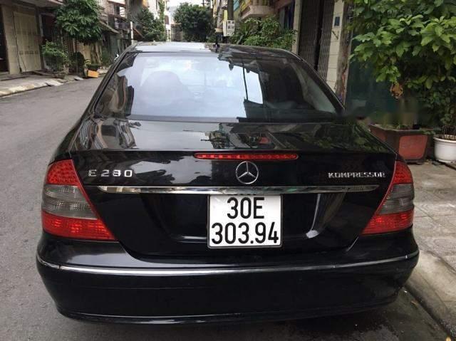 Mercedes-Benz E class E200 2007 - Cần bán gấp Mercedes E200 sản xuất 2007, màu đen còn mới giá cạnh tranh